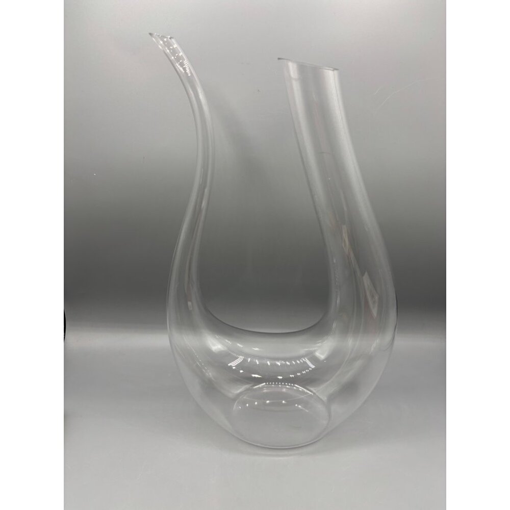 U Shaped Glass Wine Decanter Pitcher With Elegant Curved Design‎